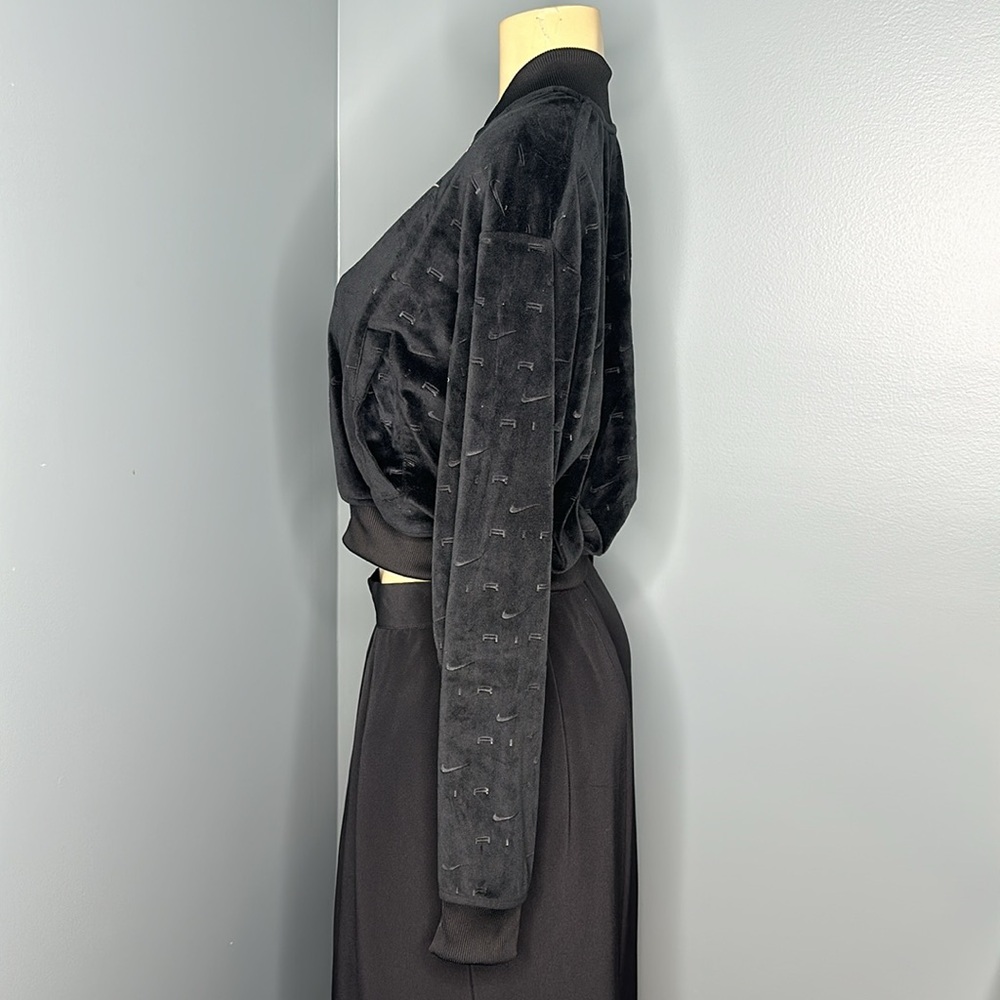 Nike air velour embossed jacket in black sz M front zipper , side welt pockets - Picture 4 of 7